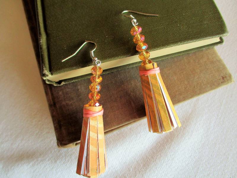 Tassel Paper Statement Ohrringe Handgefertigter Cardstock Die Cut Tassels Mit Swarovski Crystal Beading. Kühne Boho Accessoires Idee Für Sie von UrbanFairytaleDesign