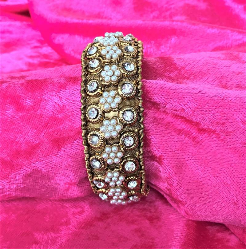 Handgefertigter Strass Perlen Armreif Vintage Style Armband Handgefertigter Strass Perlen Armreif Vintage Style Armband von UrbanFlairUS