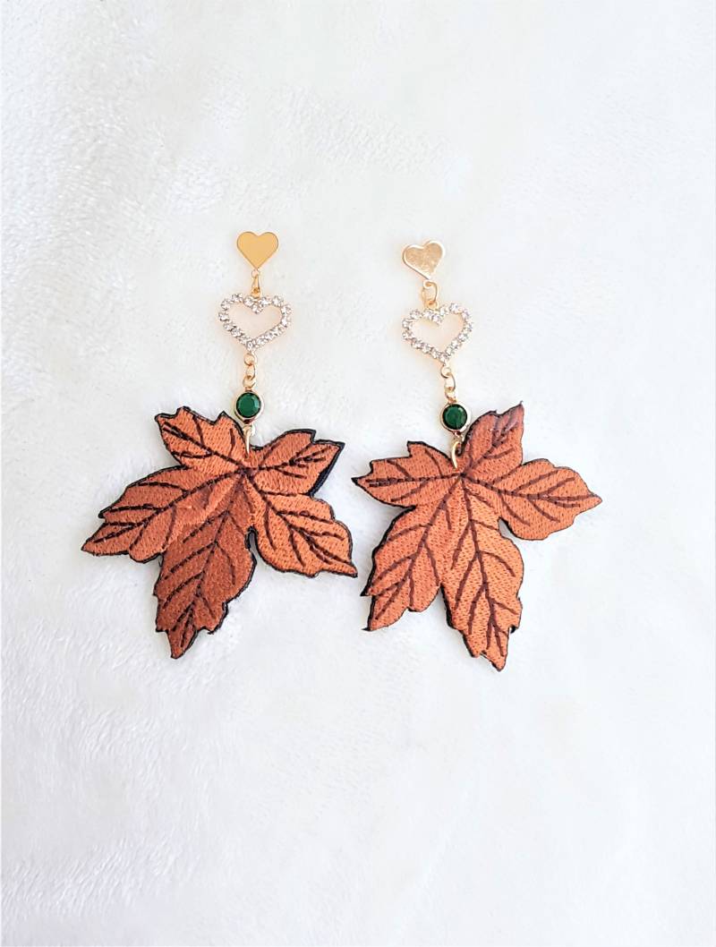 Maple Leaf Ohrringe, Ohrringe Herbst, Herbst-Schmuck, Bestickte Strass Herz Gold Ohrstecker Maple Leaf Ohrringe, Ohrringe Herbst, Herbst-Schmuck, Bestickte Strass Herz Gold Ohrstecker von UrbanFlairUS