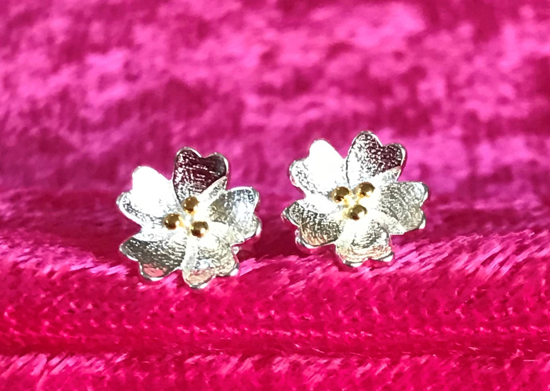 Ohrringe Aus 925 Sterlingsilber Vergoldet, Kleine Blumen Ohrstecker Ohrringe Aus 925 Sterlingsilber Vergoldet, Kleine Blumen Ohrstecker von UrbanFlairUS