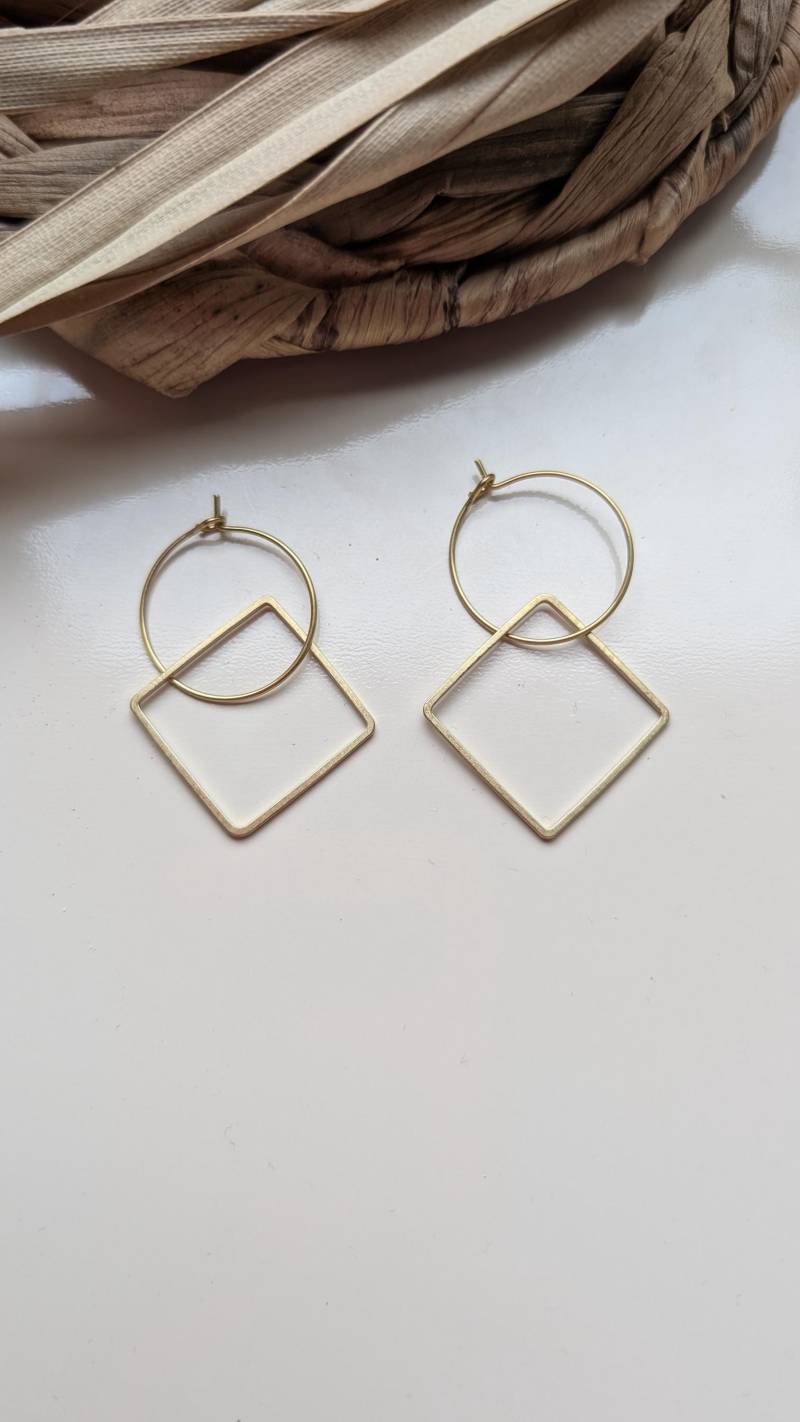 Creolen - Mit Anhänger Viereck, Creolen Klein, Goldfarben, Ohrringe von UrbanFoxBerlin