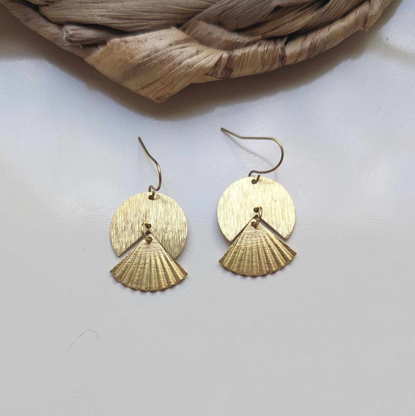 Fächer Blumen Ohrringe Aus Messing, Messingohrringe, Geometrisch, Kleine Ohrringe, Boho&hippie, Ohrringe Hängend, Spiritueller Schmuck von UrbanFoxBerlin