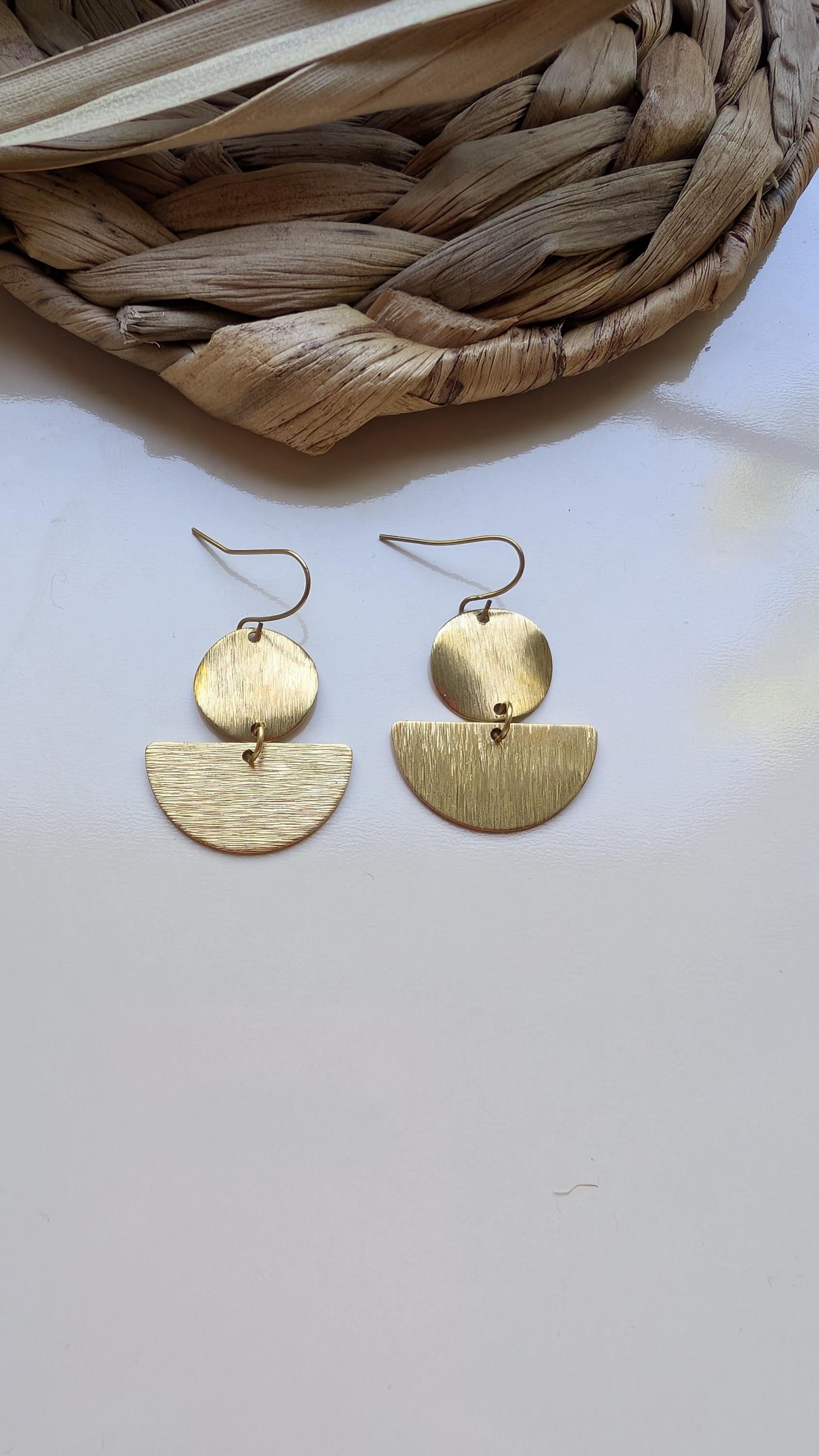 Ohrringe Mit Anhänger Halbkreis, Ohrringe, Ohrringe Hängend, Goldfarben von UrbanFoxBerlin