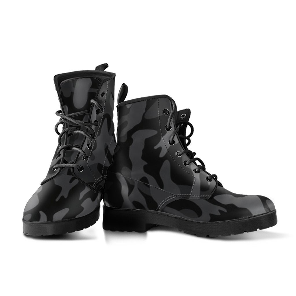 Schwarze Camouflage Lederstiefel, Handgemachter Custom Print, Herren Damen Winterstiefel von UrbanGiftStore