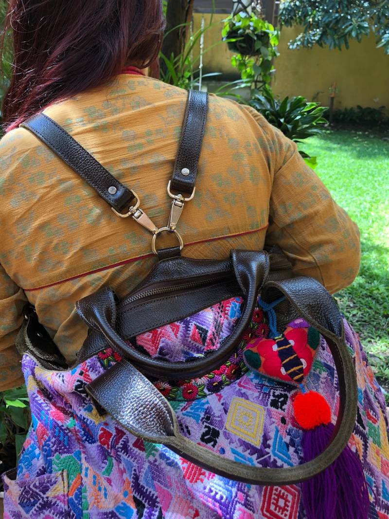 Echtes Weiches Braunes Leder Und Einzigartige Huipil Wandelbare Tasche, Verwandelt Sich in Einen Rucksack. Einzigartig von UrbanPath