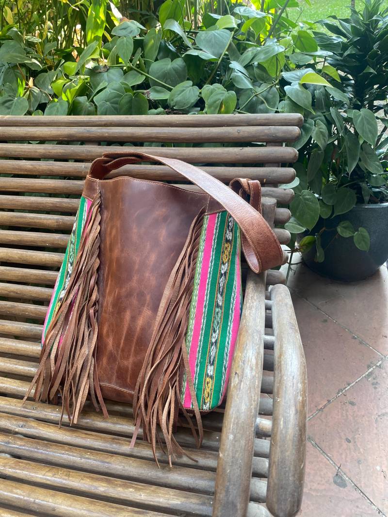 Fransen Handtasche in Naturleder Und Huipil Maya Aus Guatemala, .eine Von Einer Art von UrbanPath