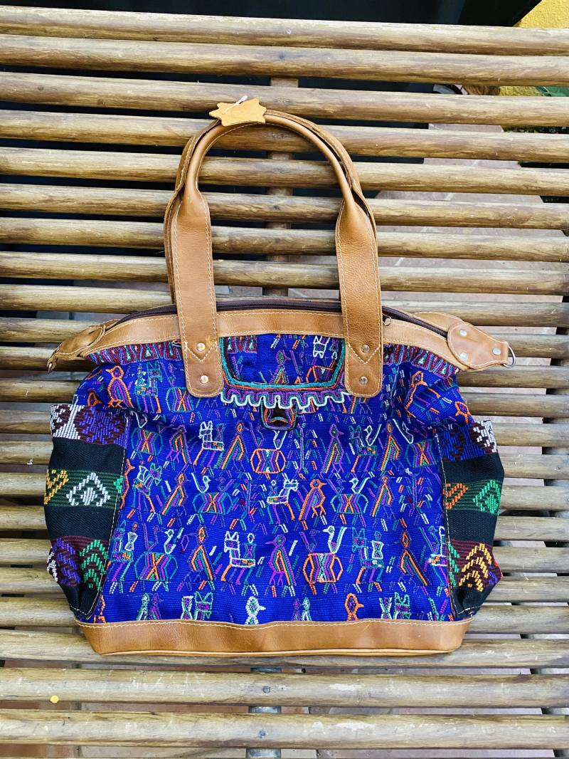 Sparen Sie 35 Taler Auf Große Weiche Tasche/Rucksack Cdb Maya Huipil Aus Nebaj Und Natürlichem Rindleder Sparen Sie 35 Taler Auf Große Weiche Tasche/Rucksack Cdb Maya Huipil Aus Nebaj Und Natürlichem Rindleder von UrbanPath
