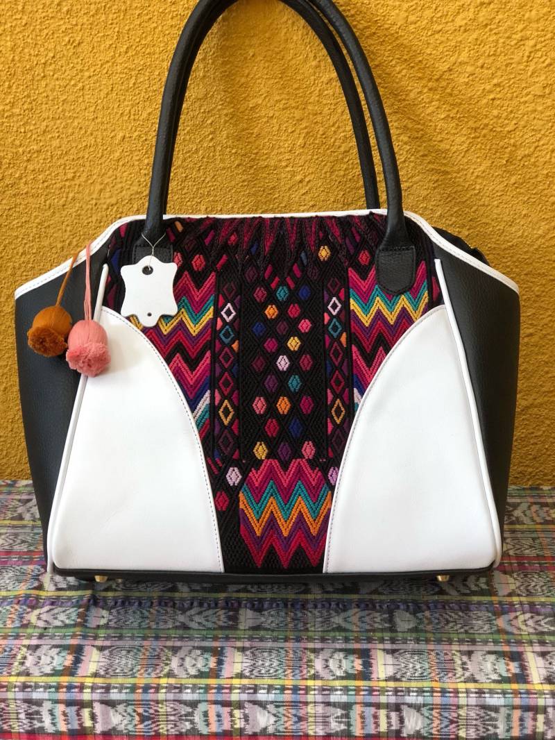 Verkauf 15%rabatt Handtasche Rindsleder Schwarz Und Weiss , Mit Huipil Von Chichi von UrbanPath