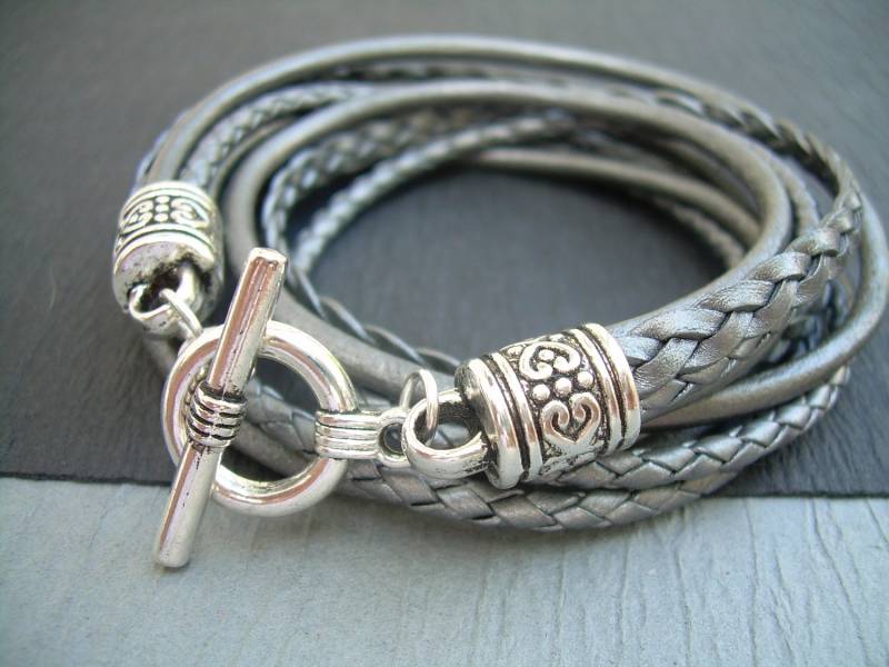 Graues Leder Wickelarmband Antiksilber Knebelverschluss von UrbanSurvivalGearUSA