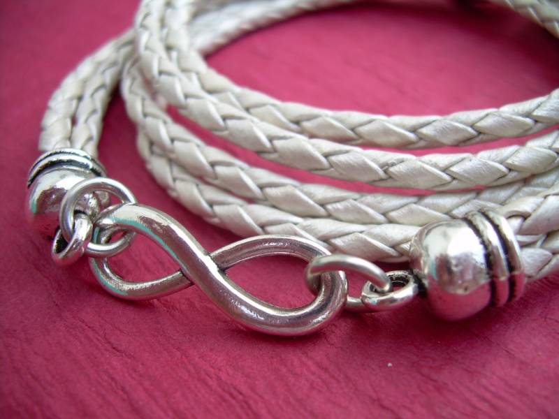 Unendlich Armband Aus Geflochtenem Perlenweiß Damenschmuck Mit Mehreren Strängen Unendlich Armband Aus Geflochtenem Perlenweiß Damenschmuck Mit Mehreren Strängen von UrbanSurvivalGearUSA