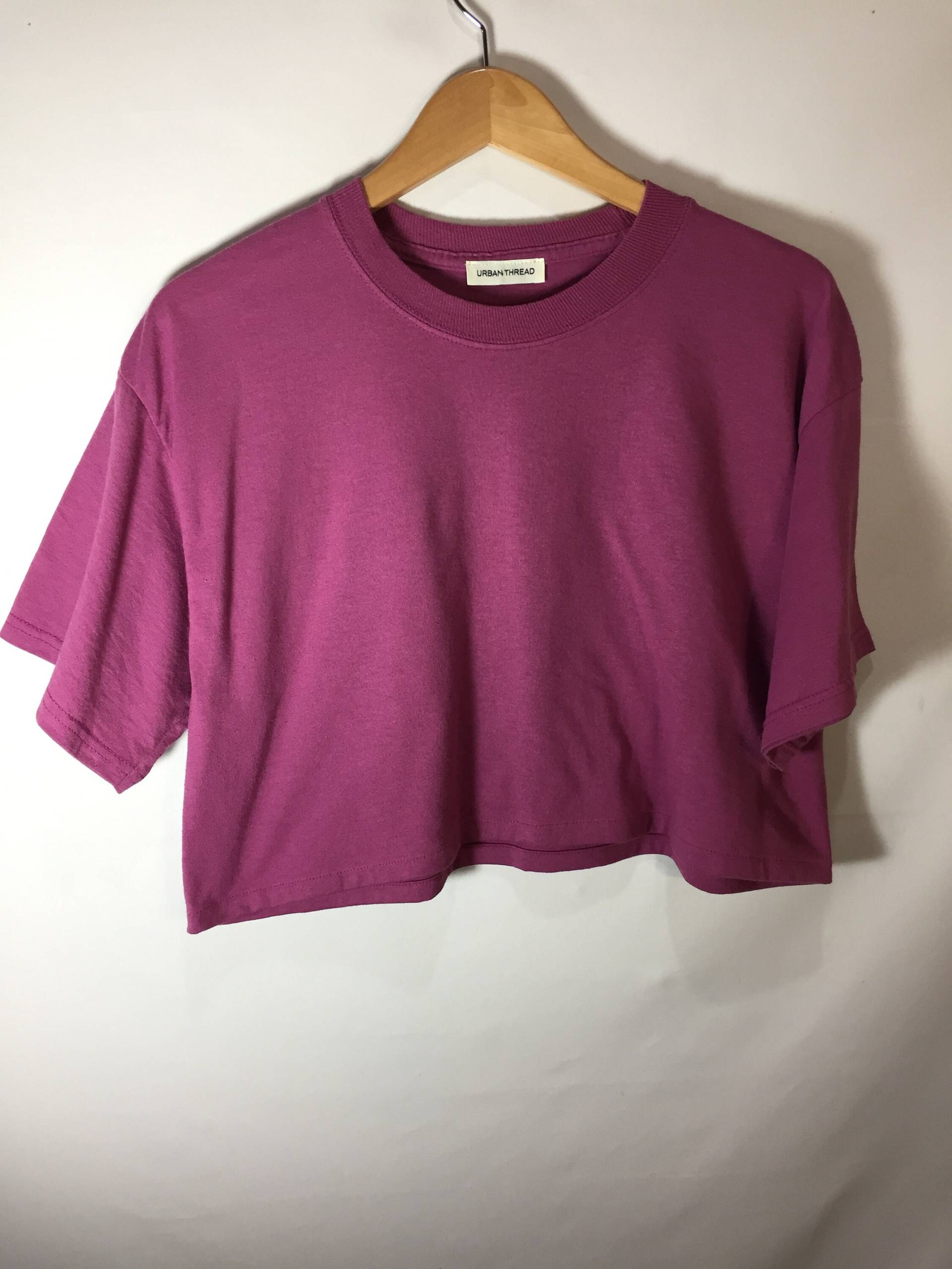 Basic Crop T-Shirt Basic Crop T-Shirt von UrbanThreadProject