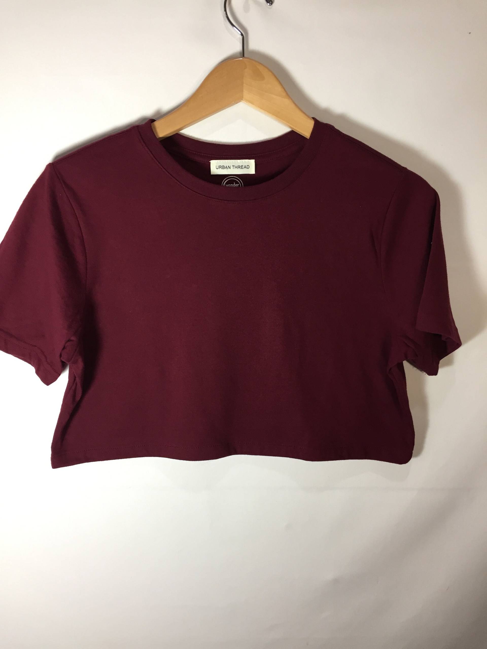 Basic Crop T-Shirt von UrbanThreadProject