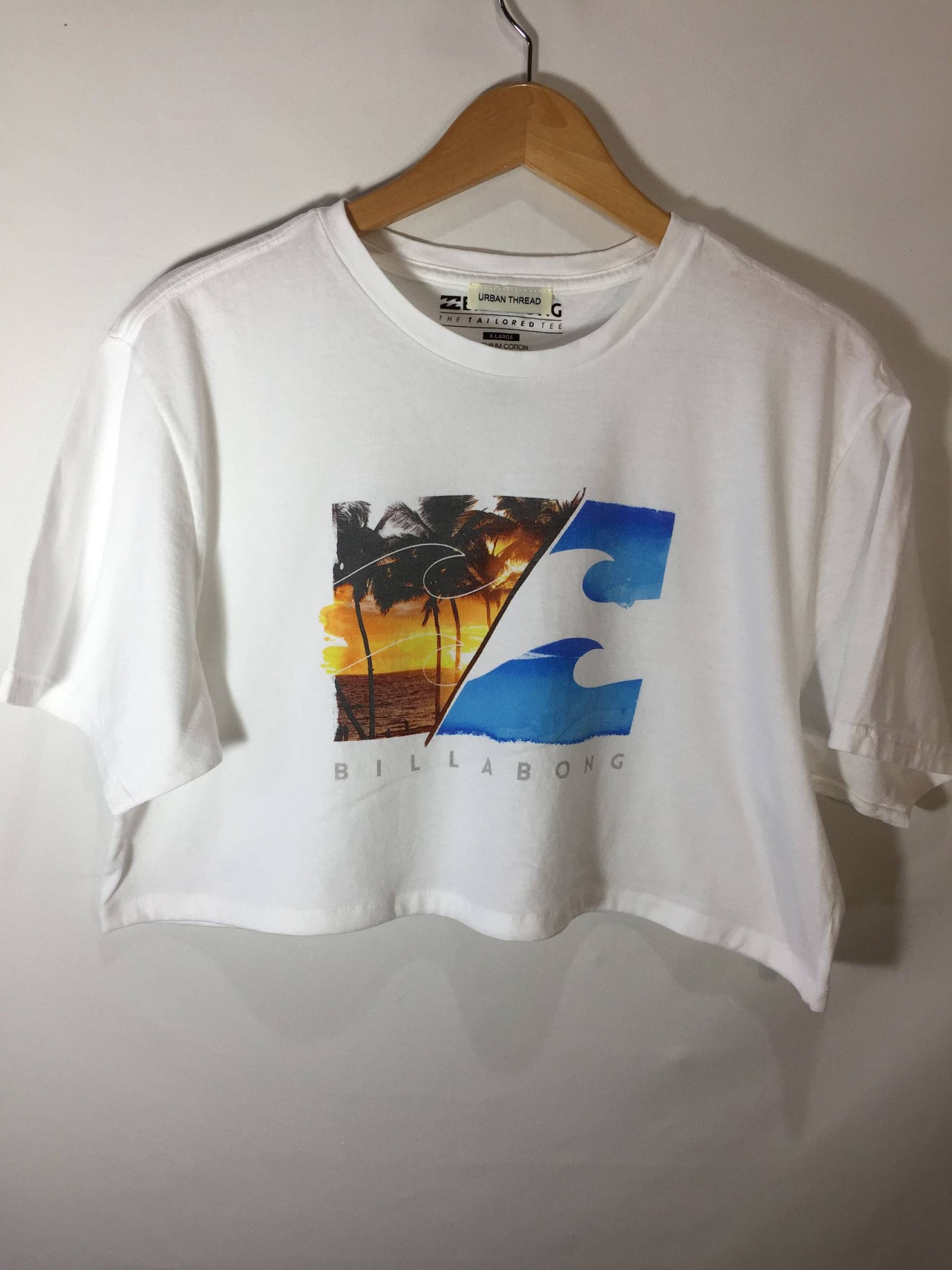 Billabong Crop T-Shirt von UrbanThreadProject