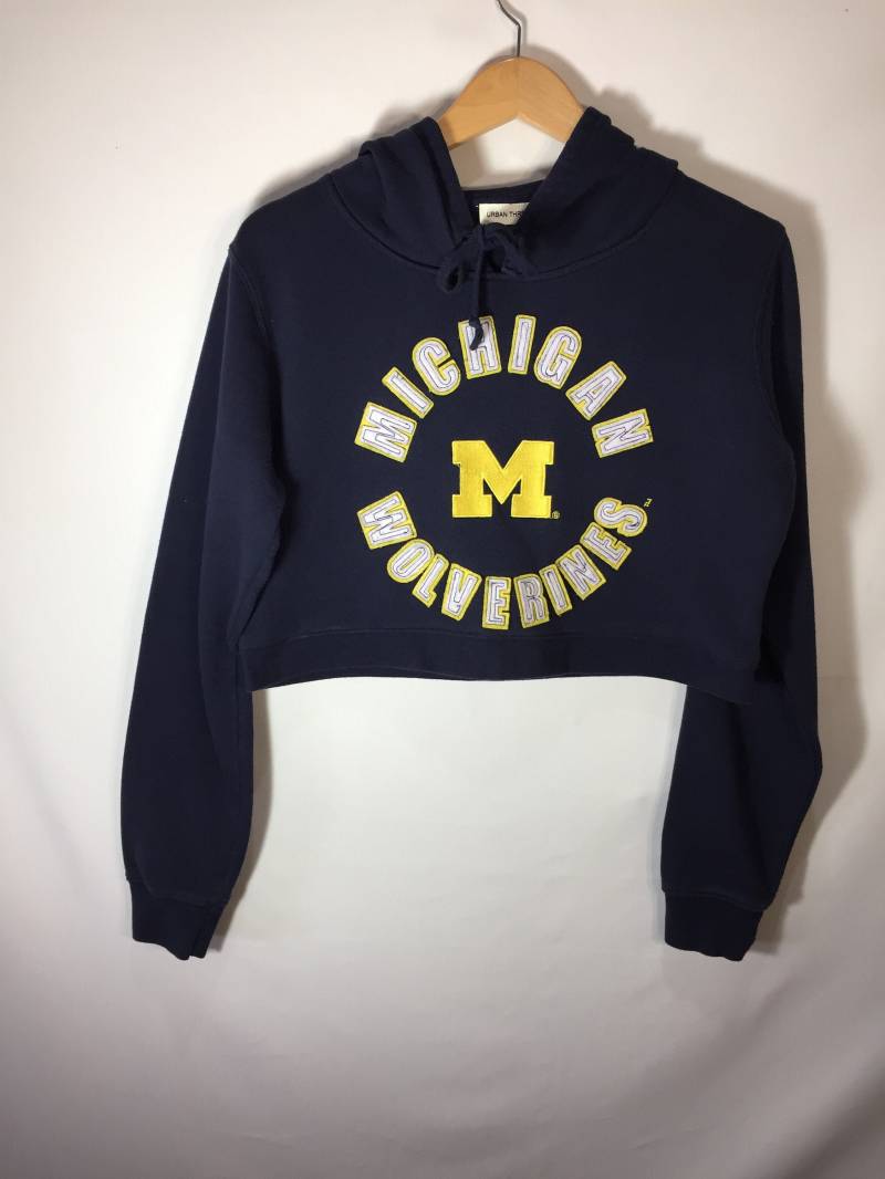 Medium Michigan Wolverines Cropped Hoodie von UrbanThreadProject