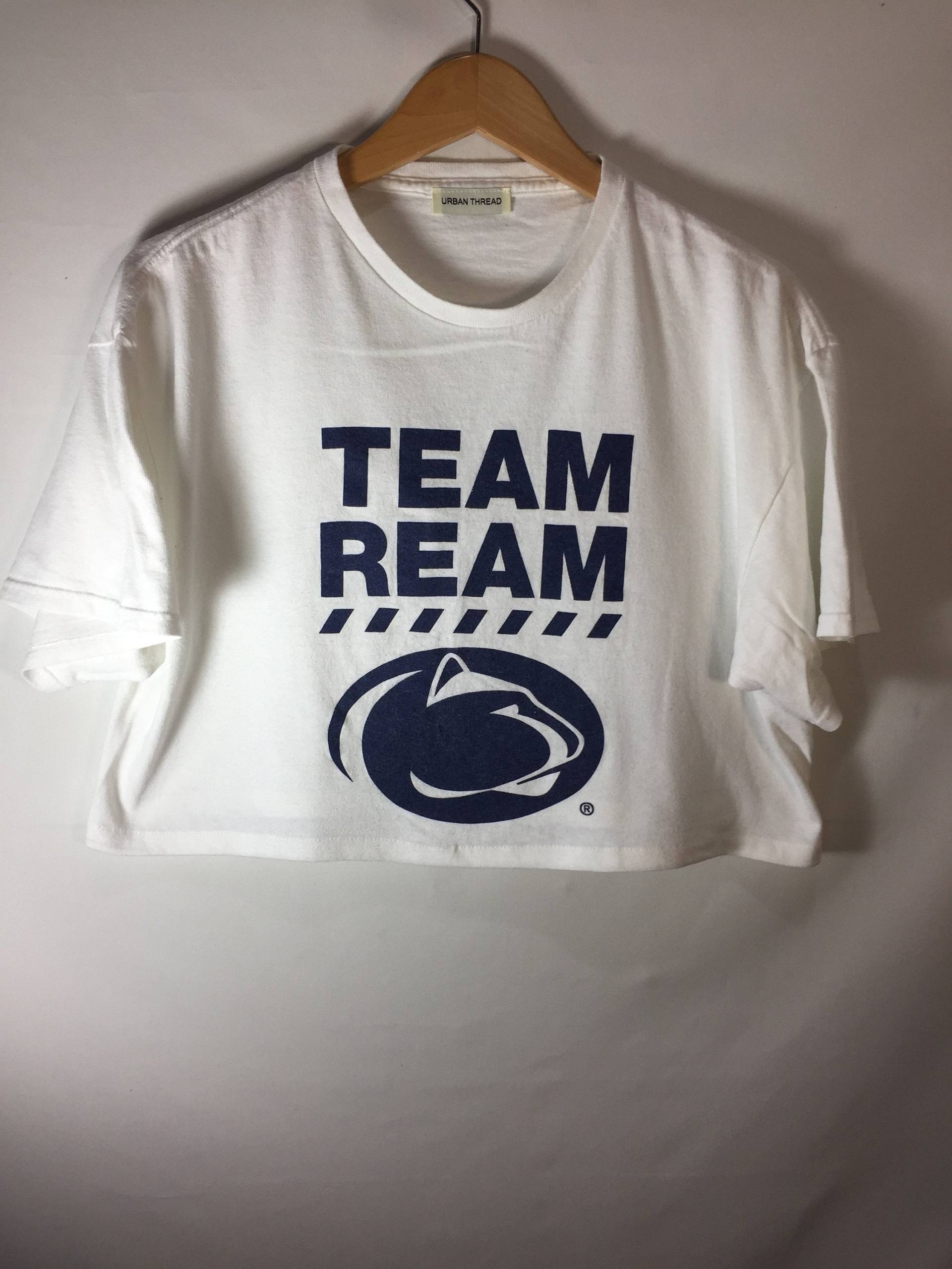 Medium Team Ream Cropped T-Shirt von UrbanThreadProject