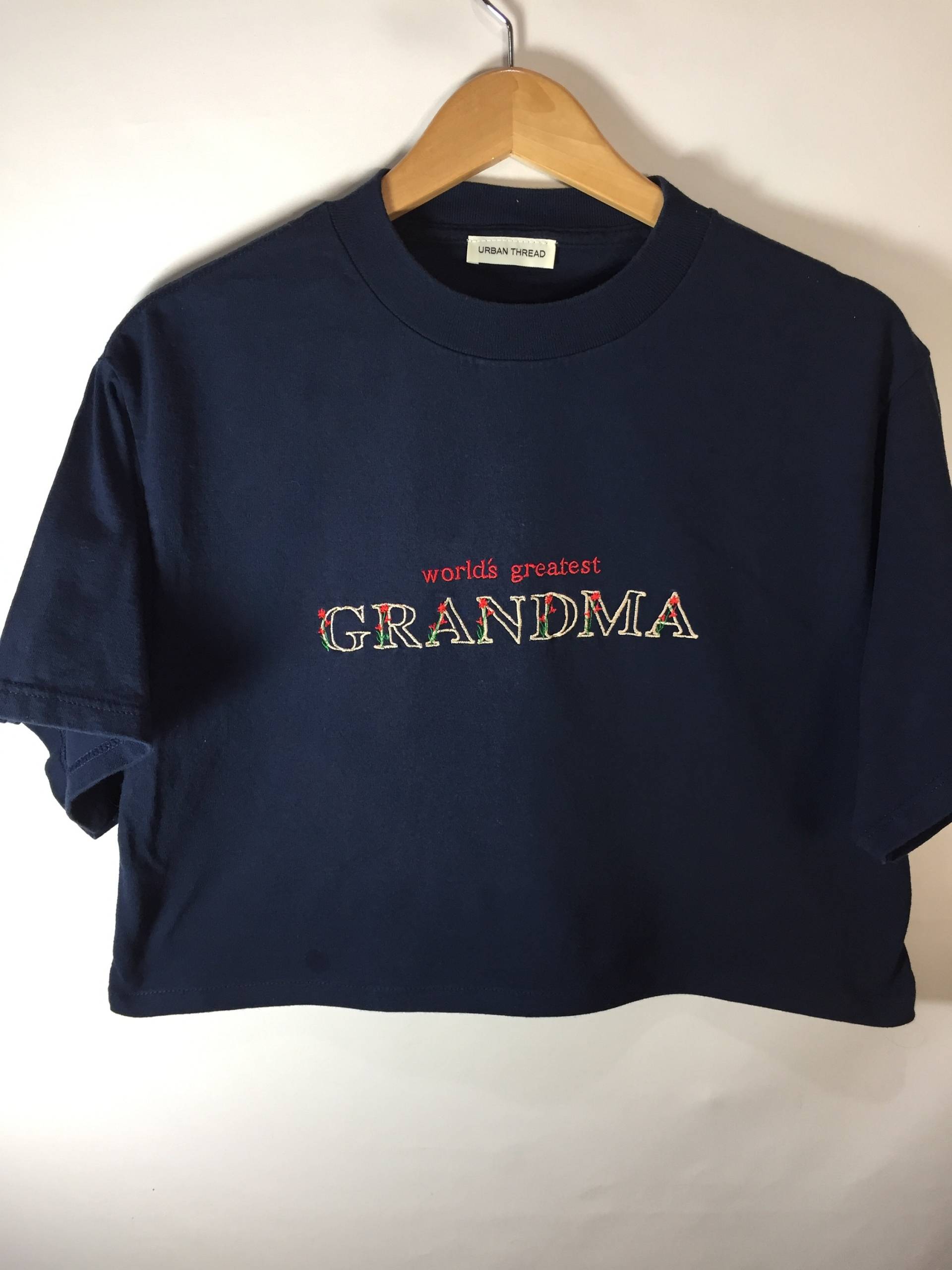 Medium Weltgrößtes Oma Cropped T-Shirt von UrbanThreadProject