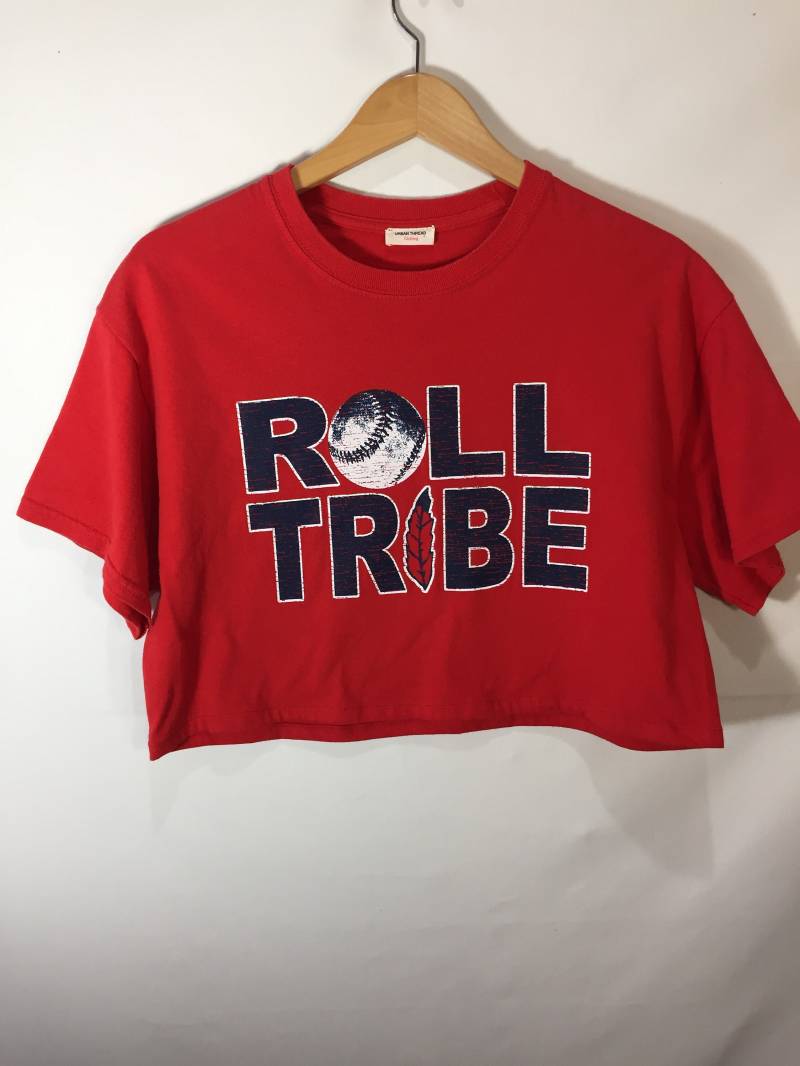 Roll Tribe Crop T-Shirt von UrbanThreadProject