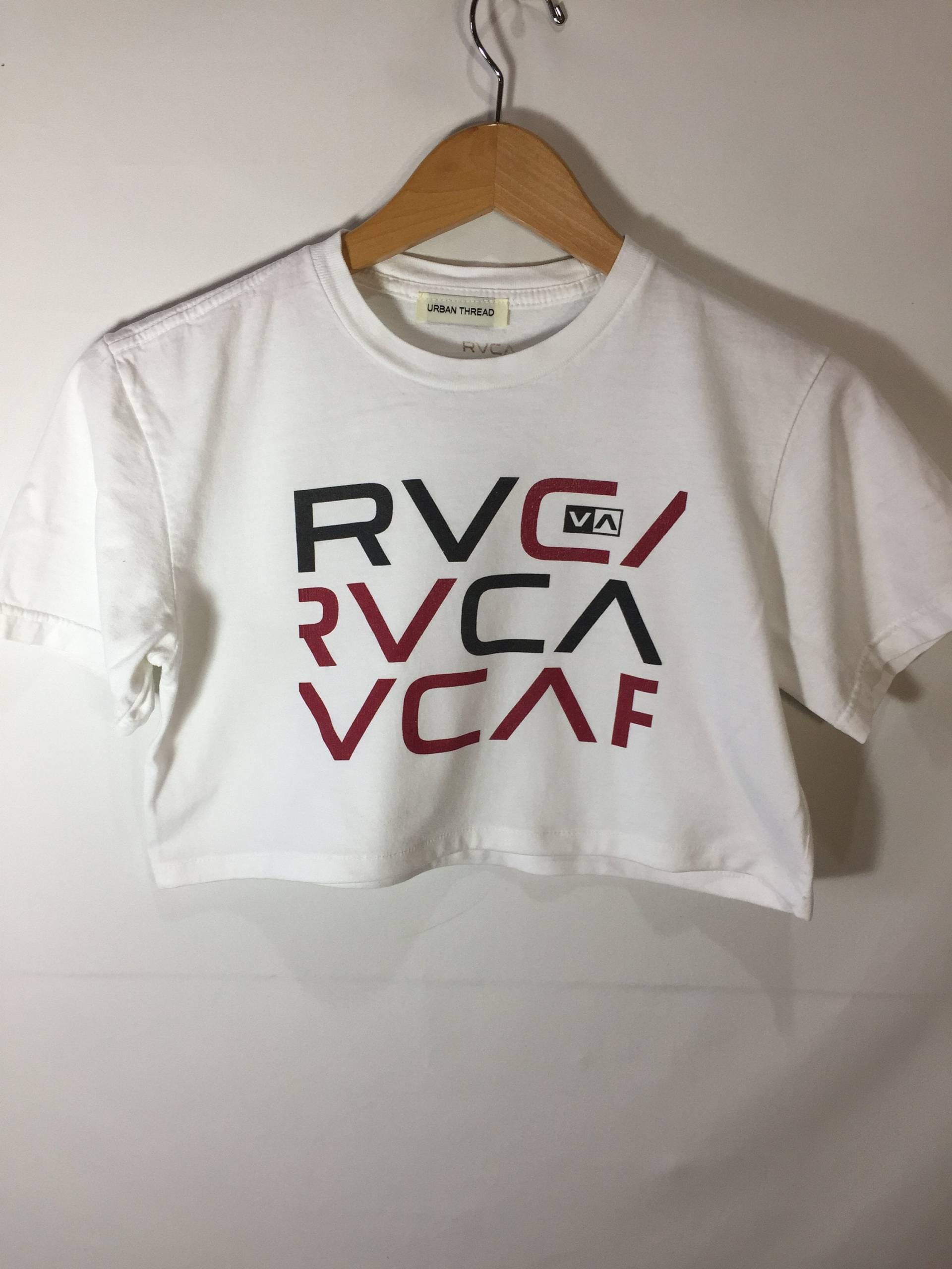 Rvca Crop T-Shirt von UrbanThreadProject