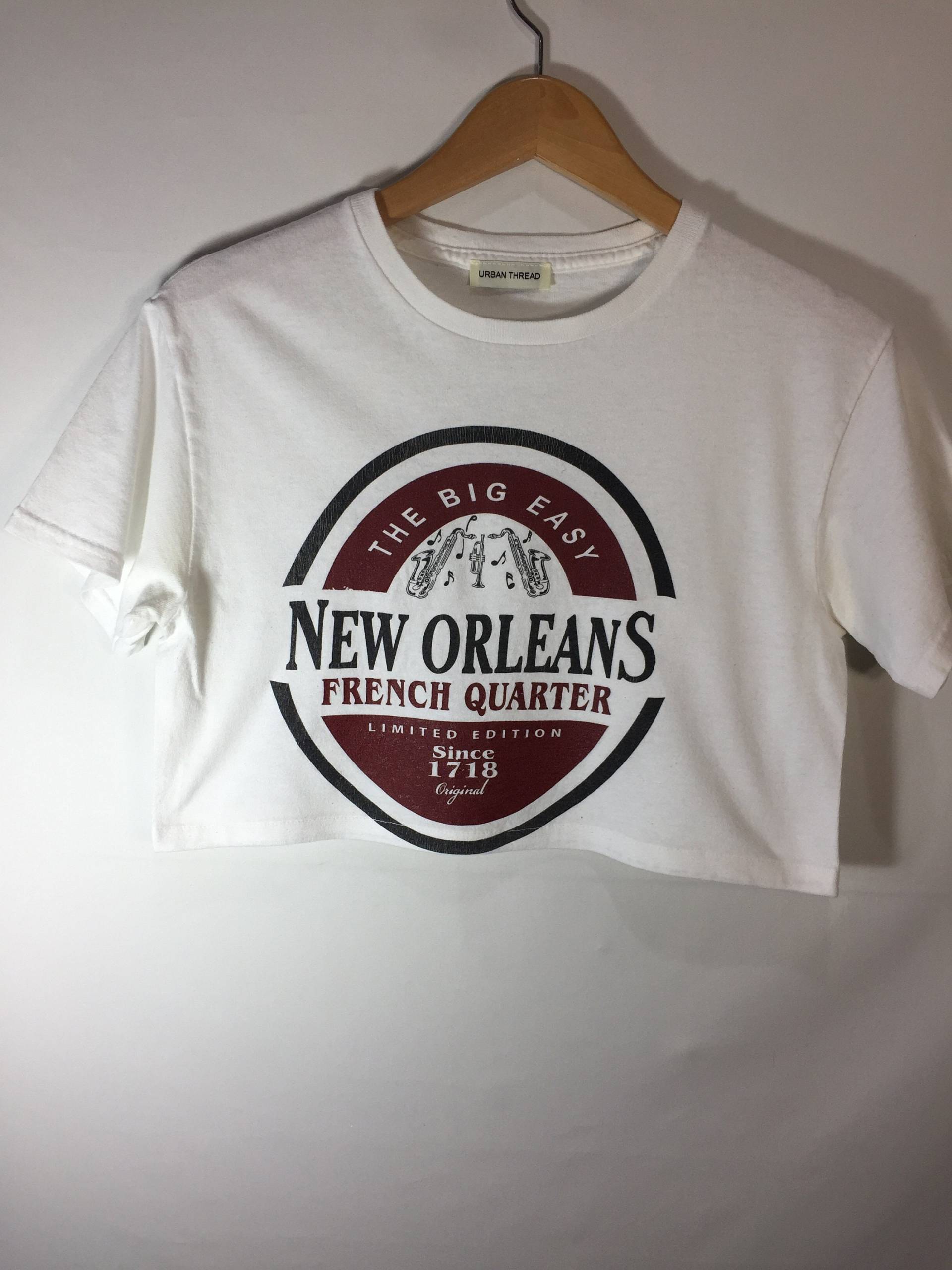 Small The Big Easy Cropped T-Shirt Small The Big Easy Cropped T-Shirt von UrbanThreadProject