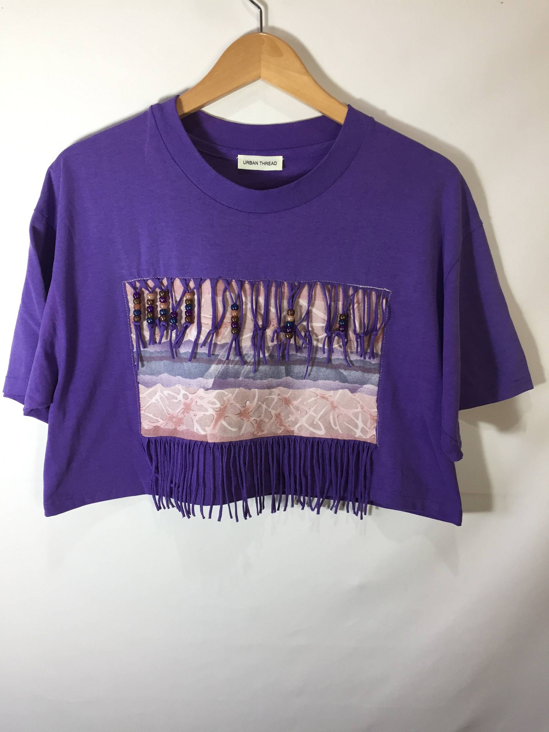 Vintage Perlen Crop T-Shirt von UrbanThreadProject