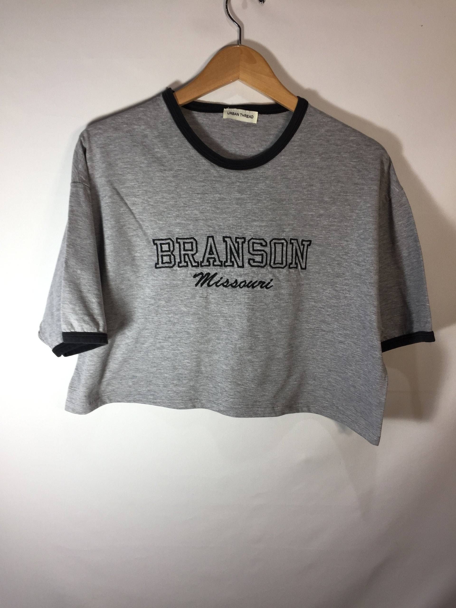 x-Large Stickerei Branson Missouri Cropped T-Shirt von UrbanThreadProject