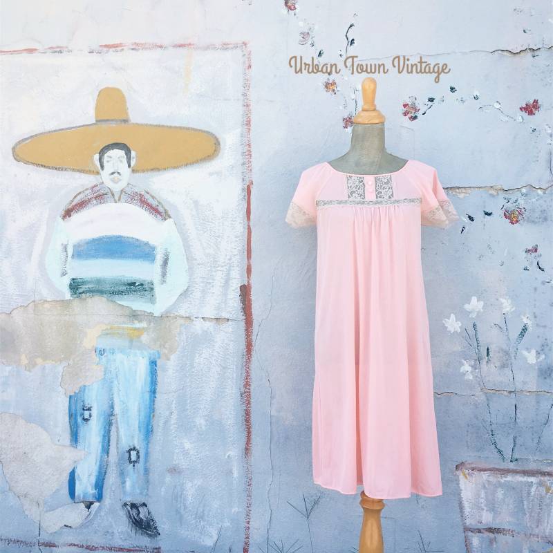 Jahrgang Rosa Und Elfenbein Schnürung Nachthemd | Größe Medium von UrbanTownVintage