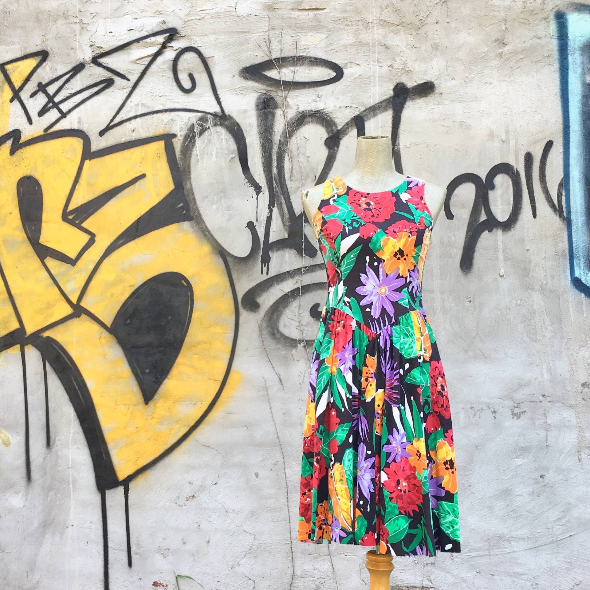 Vintage 1990Er Jahren Bunte Blumen Smok-Sonnen-Kleid | Größe Small/Größe 4 Bis 6 Frauen von UrbanTownVintage