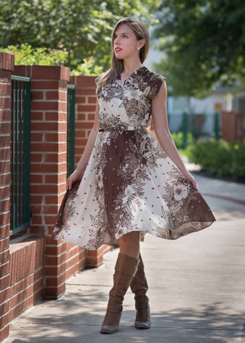 Vintage Braunes Und Elfenbeinfarbenes Blumenkleid | Größe Klein/Medium von UrbanTownVintage