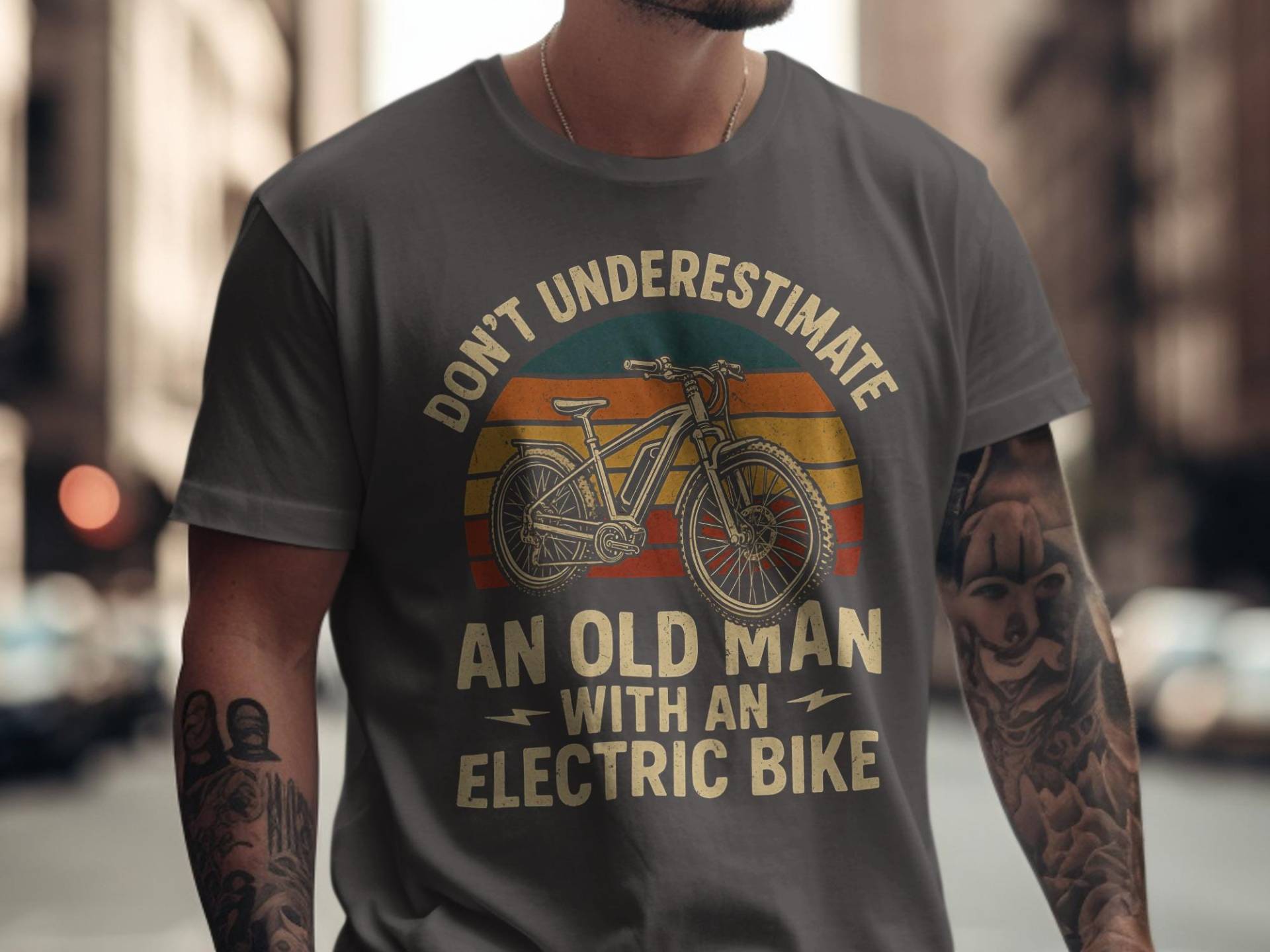 Old Man Electric Bike Shirt Comfort Colors® Lustiges Ebike Rider Retro Radfahren T-Shirt von UrbanTreasureTees