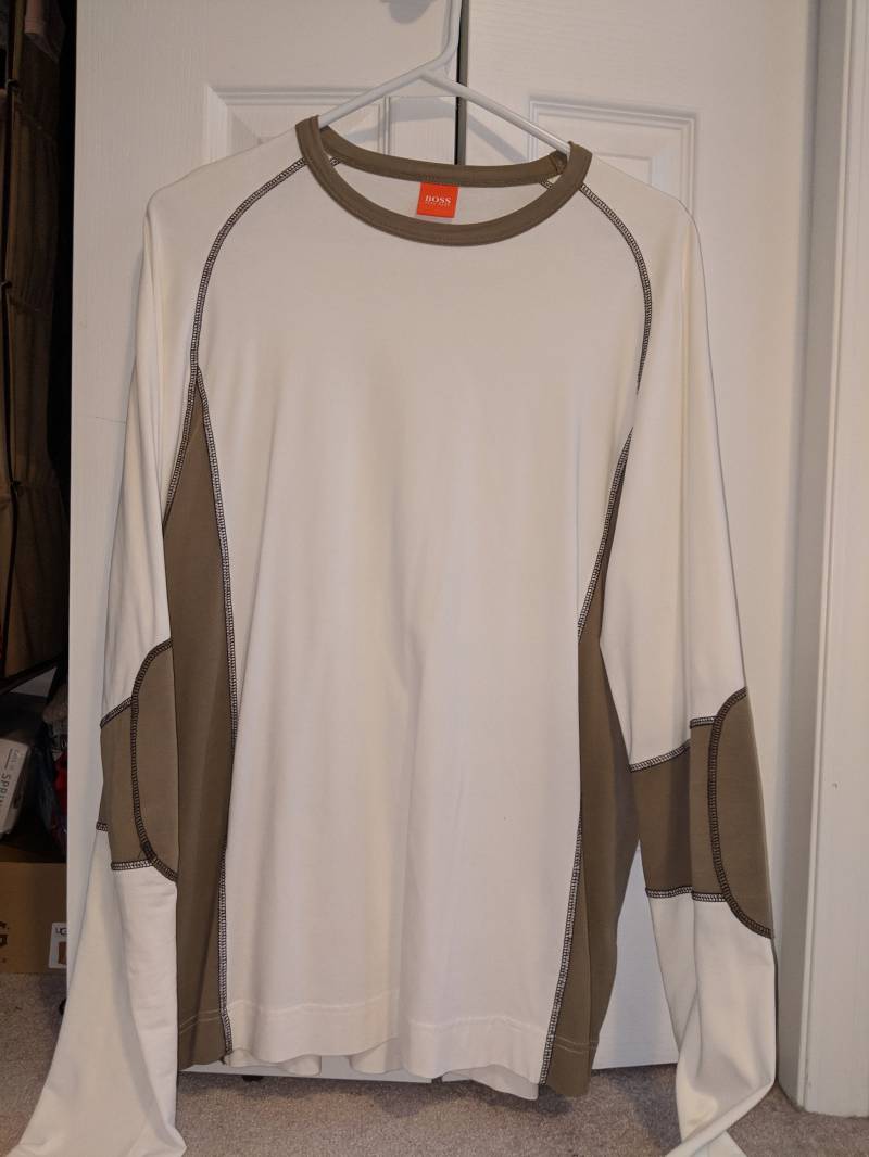 Vintage 90 Jahre Hugo Boss Shirt Lange Ärmel Größe M Vintage 90 Jahre Hugo Boss Shirt Lange Ärmel Größe M von UrbanVintageCA