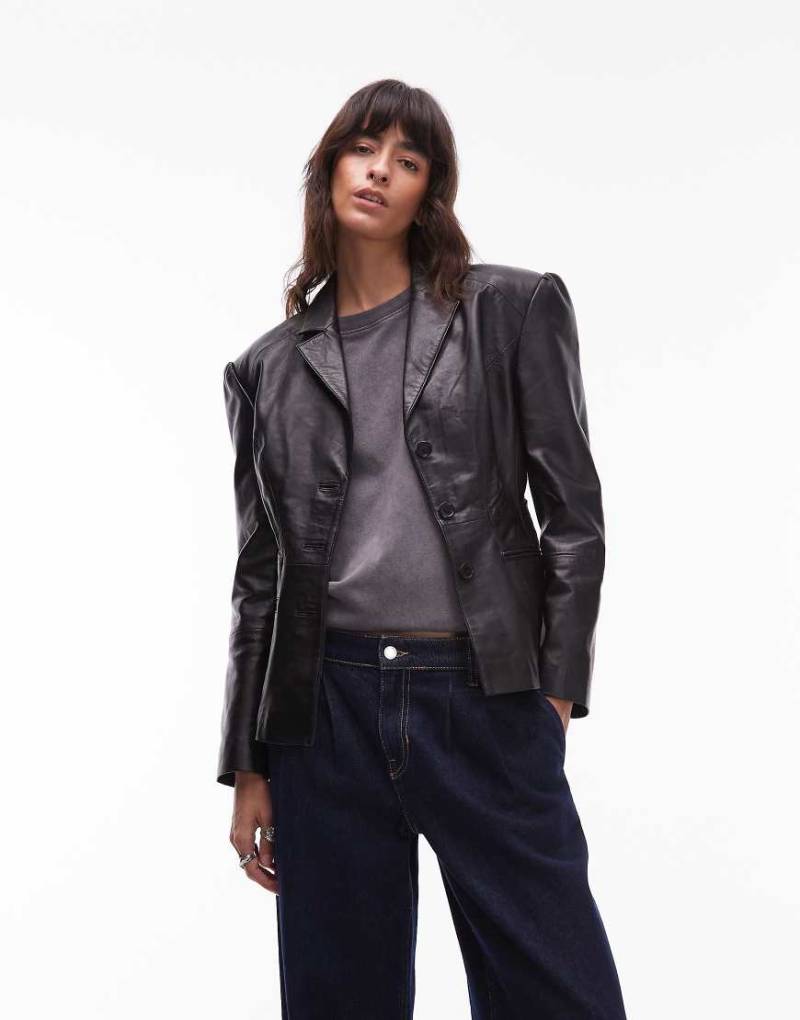 Urbancode - Figurbetonte Blazer-Jacke aus Leder in Schwarz von Urbancode