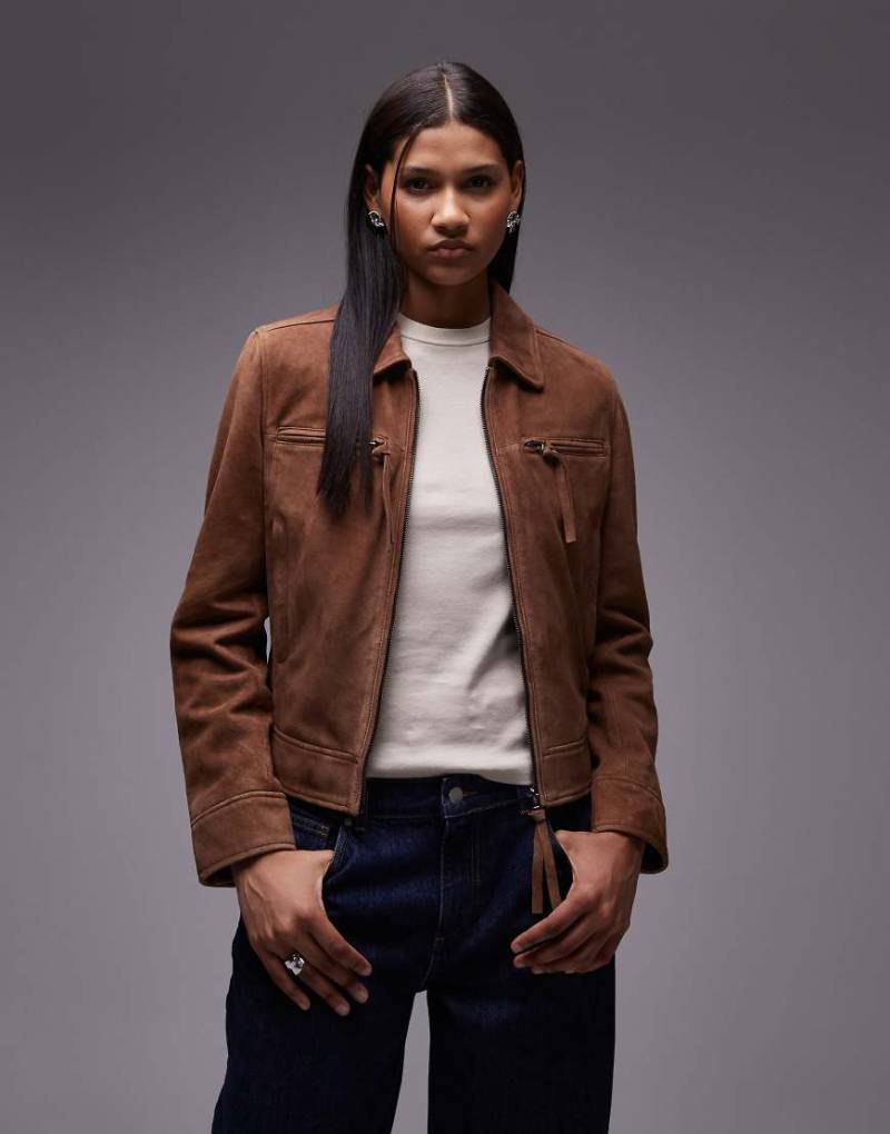 Urbancode - Figurbetonte Wildleder-Bikerjacke in Cognac mit Reißverschluss-Neutral von Urbancode