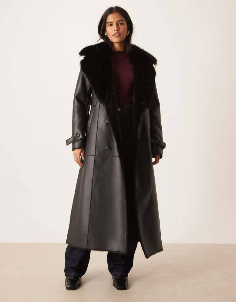 Urbancode - Mantel aus Kunstleder in Schwarz mit Gürtel von Urbancode