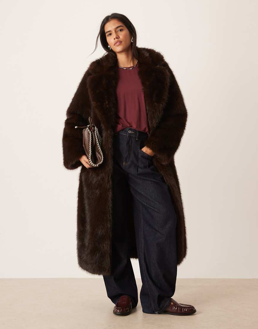 Urbancode - Mantel aus Kunstpelz in Braun mit Gürtel-Brown von Urbancode