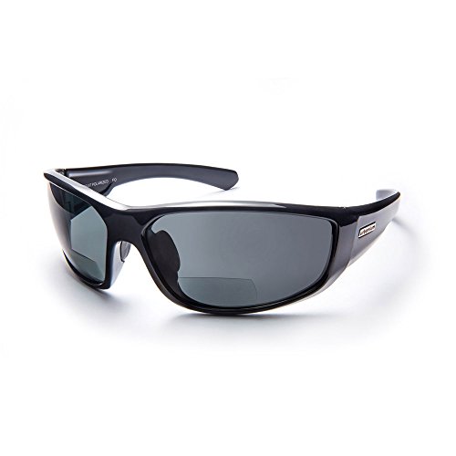 Urbanium Eyewear Modell Rio – sportliche Sonnenbrille in schwarz - polarisierend mit unauffälligen Lesefenster im unteren Bereich der Gläser mit Addition +2.50 von urbanium e y e w e a r