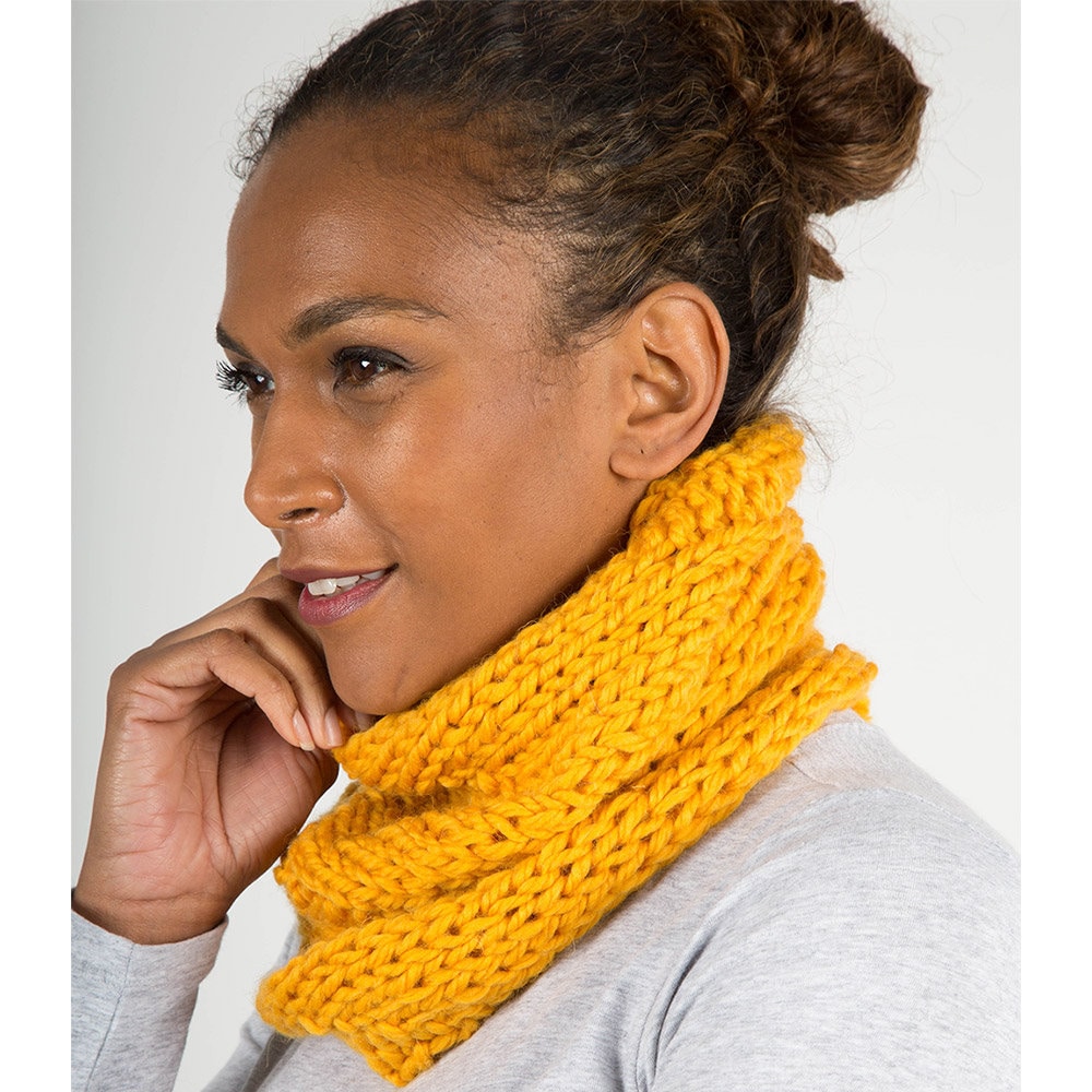 Gelber Schlauchschal, Grobstrick Schal, Wollschal, Geschenk Für Freundin Gelber Schlauchschal, Grobstrick Schal, Wollschal, Geschenk Für Freundin von Urbanknit