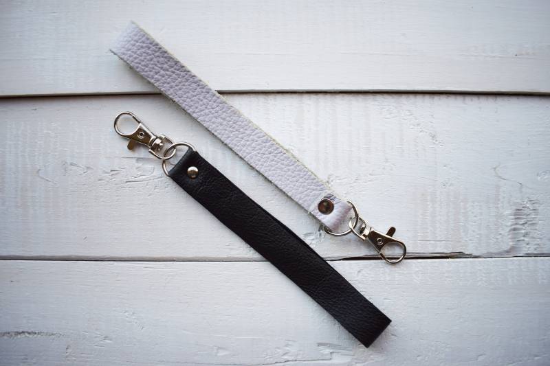 Benutzerdefinierte Farbe Echtes Leder Schlüsselanhänger, Armbänder, Personalisierte Farben, Geschenk Für Sie Benutzerdefinierte Farbe Echtes Leder Schlüsselanhänger, Armbänder, Personalisierte Farben, Geschenk Für Sie von UrsaMinorBags