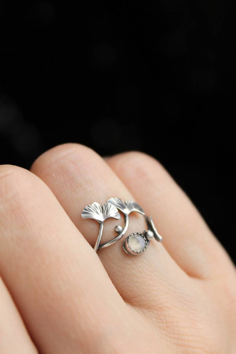 Ginkgo Blatt Ring, Sterling Silber, Regenbogen Mondstein Elfen Schmuck von UrsulaJewelry