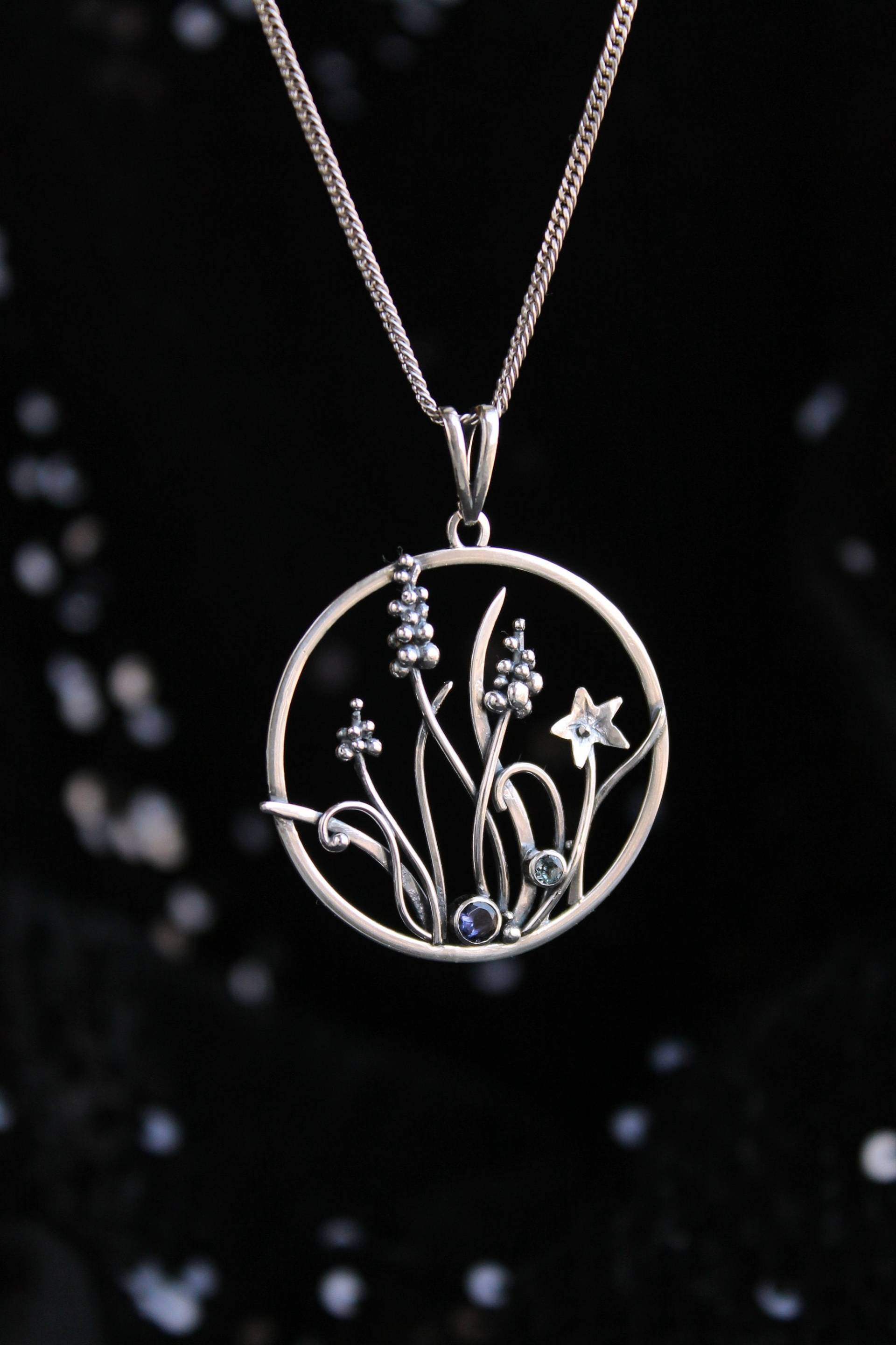 Muscari Blumen Anhänger Sterling Silber Kette Topas & Iolite Charm von UrsulaJewelry