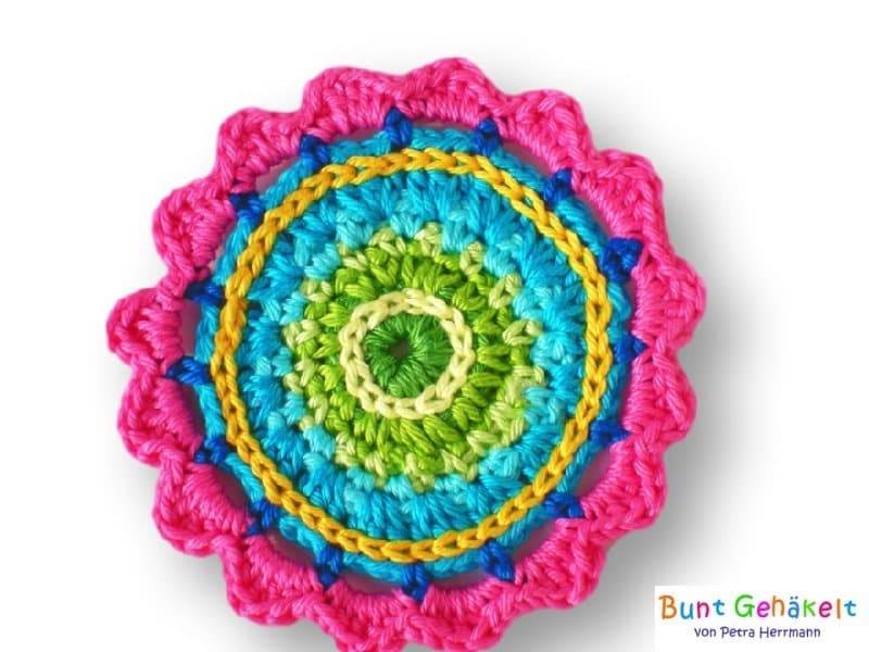 Rosette - Häkelapplikation Aufnäher Applikation Blume Häkelblume von UrsulaPetra