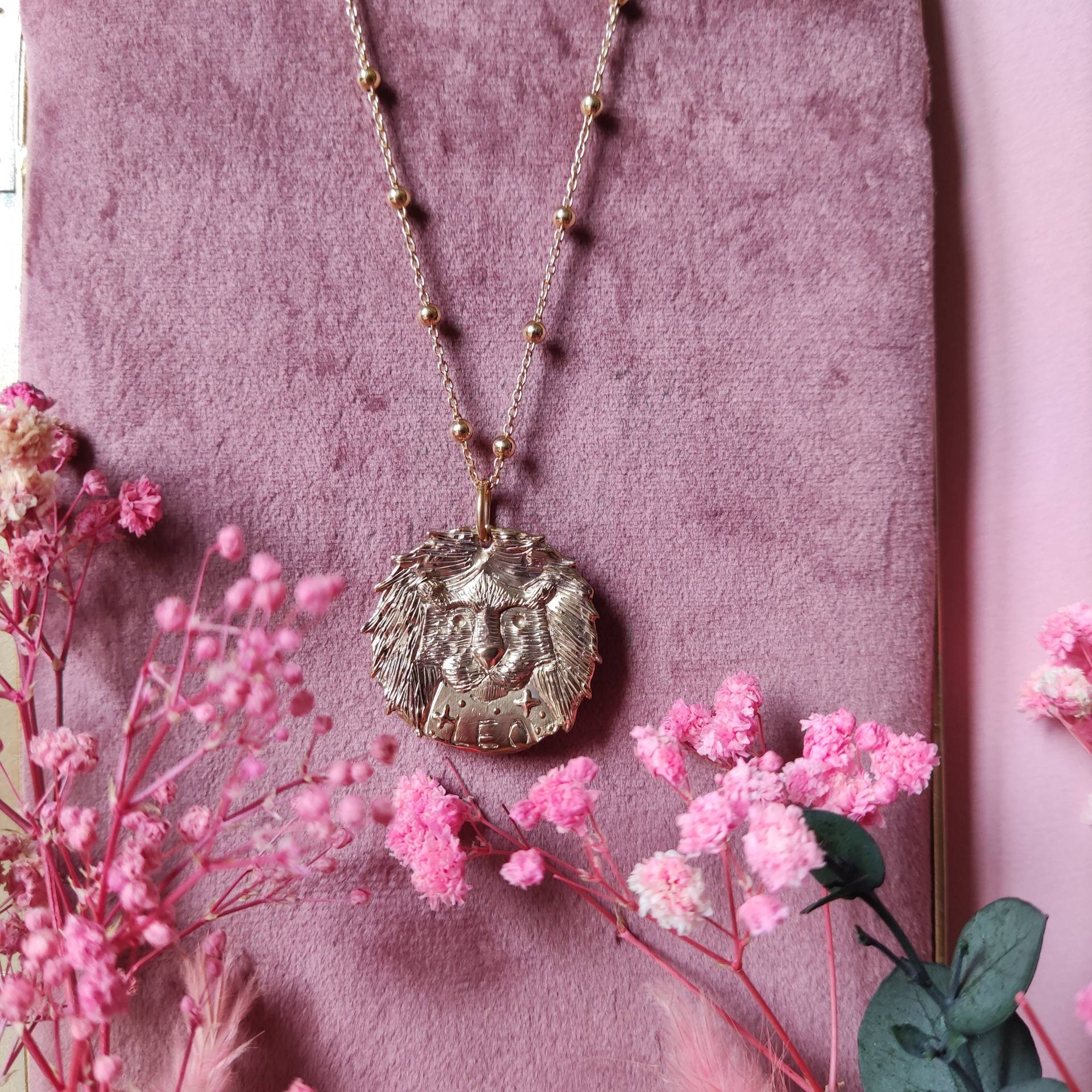 Leo-Halskette Aus Vergoldeter Bronze - Zodiac Collection Leo-Halskette Aus Vergoldeter Bronze - Zodiac Collection von UsagiJewels