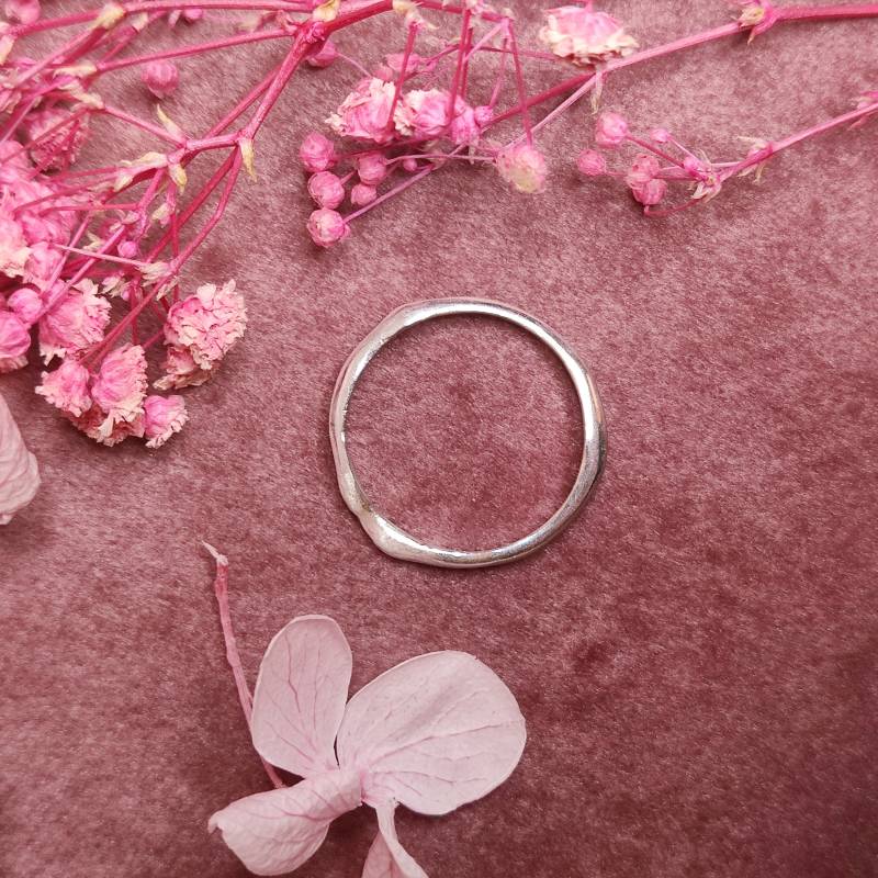 Unregelmäßiger Ehering in Silber 925 - Größe M | Größe Uk Unregelmäßiger Ehering in Silber 925 - Größe M | Größe Uk von UsagiJewels