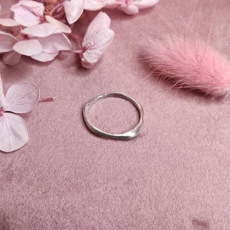 Unregelmäßiger Ehering in Silber 925 - Größe N | Größe Uk Unregelmäßiger Ehering in Silber 925 - Größe N | Größe Uk von UsagiJewels