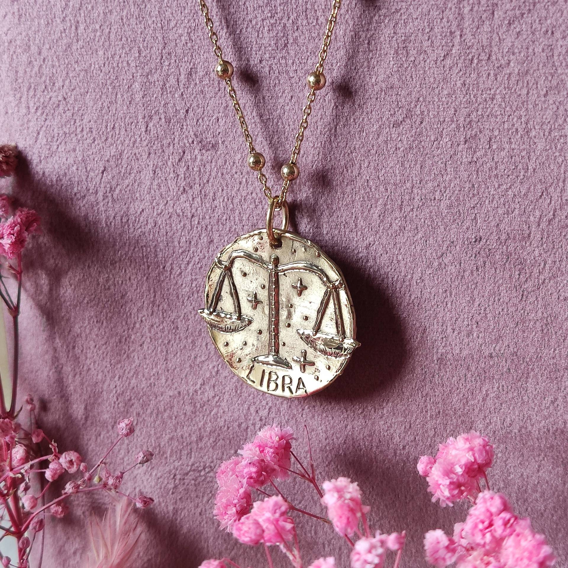 Waage-Halskette Aus Vergoldeter Bronze - Zodiac-Kollektion Waage-Halskette Aus Vergoldeter Bronze - Zodiac-Kollektion von UsagiJewels
