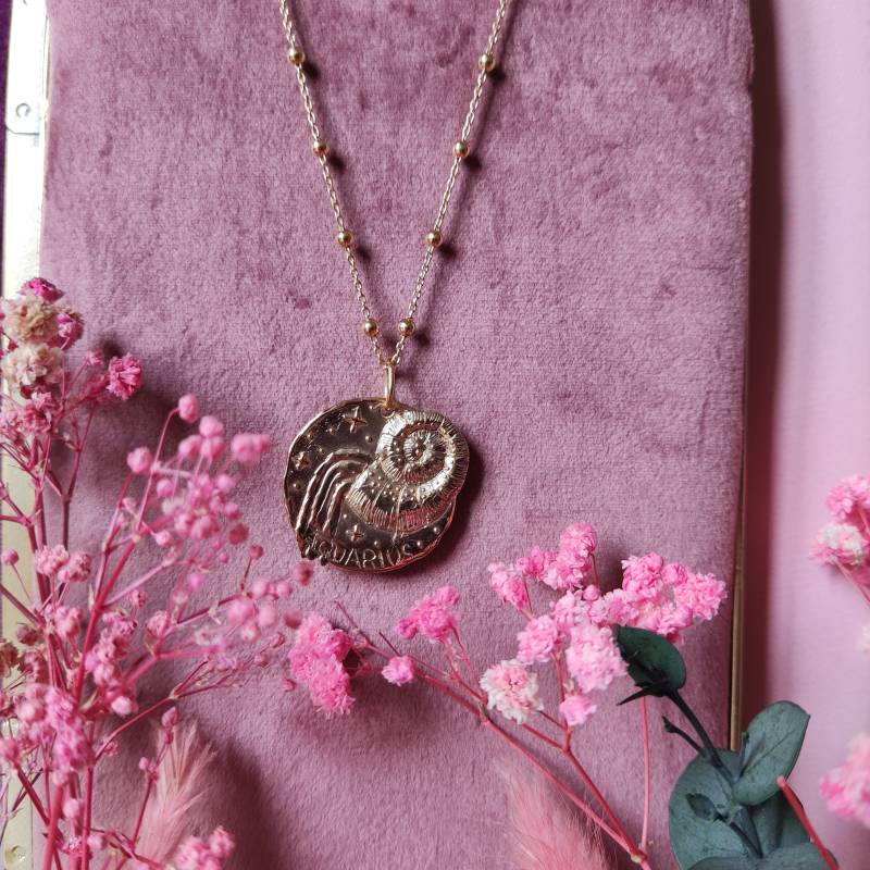 Wassermann-Halskette Aus Vergoldeter Bronze - Zodiac-Kollektion Wassermann-Halskette Aus Vergoldeter Bronze - Zodiac-Kollektion von UsagiJewels