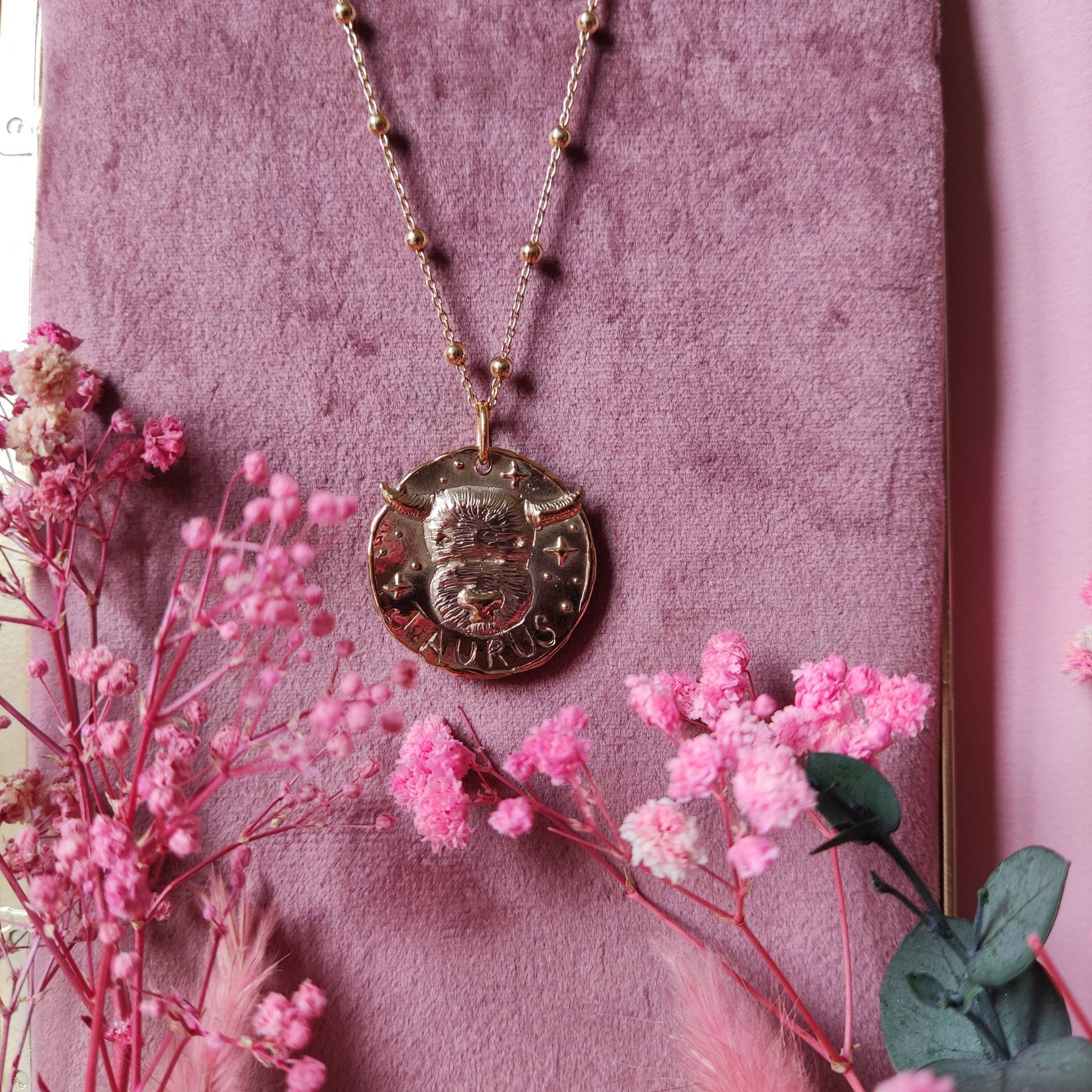 stier-Halskette Aus Vergoldeter Bronze - Zodiac-Kollektion stier-Halskette Aus Vergoldeter Bronze - Zodiac-Kollektion von UsagiJewels