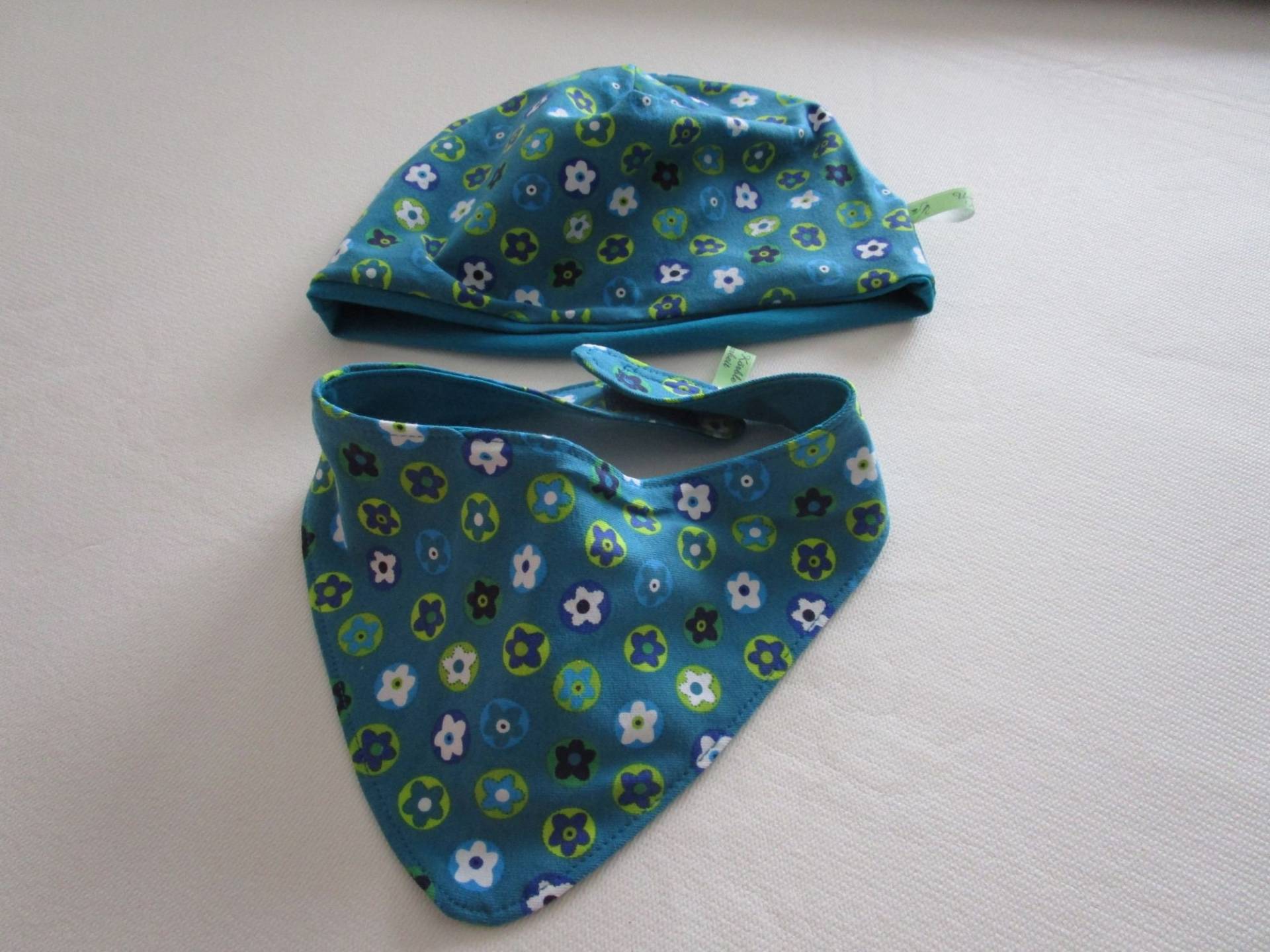 Set Beanie Mütze Und Halstuch von UschiGeschenke