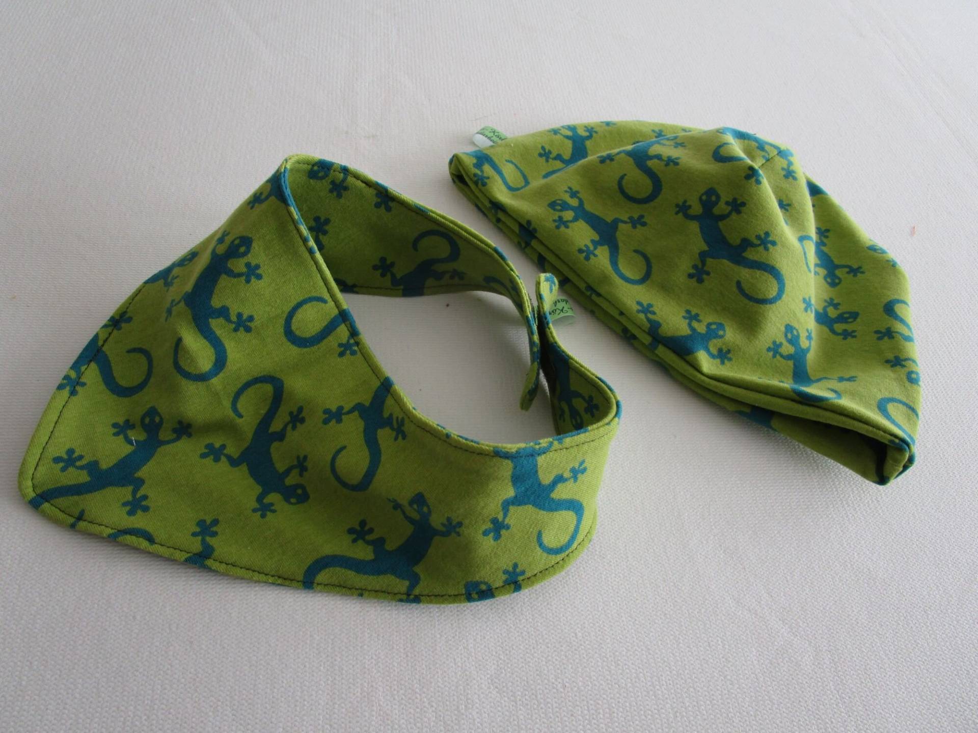 Set Beanie Mütze Und Halstuch von UschiGeschenke