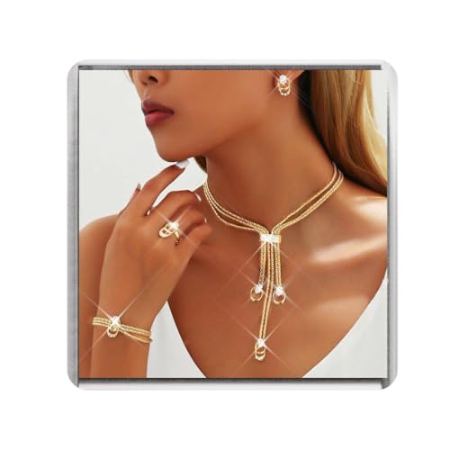 Ushiny Minimalistisch Schichten Schweine Nase Schmuck Set Gold Kreis Anhänger Choker Halskette Ohrringe Armband und Ring Set Strass Abendkleid Schmuckset für Damen von Ushiny