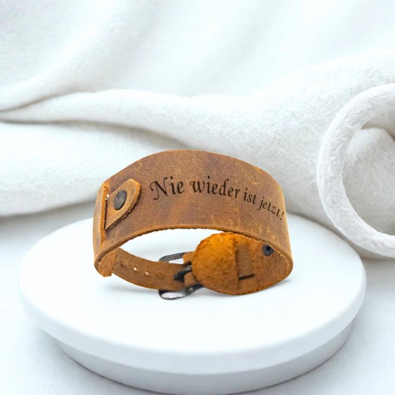 Nie Wieder Ist Jetzt Leder Armband, Handgefertigter Rustikaler Schmuck, Boho-Manschette Aus Echtem von UsluLeder